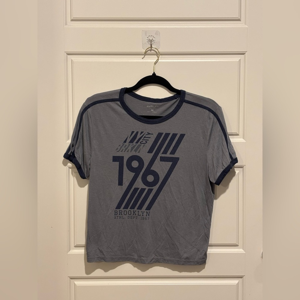 Outlaw “1967 Brooklyn” Graphic Tee – Contrast Trim, Soft Casual Fit
